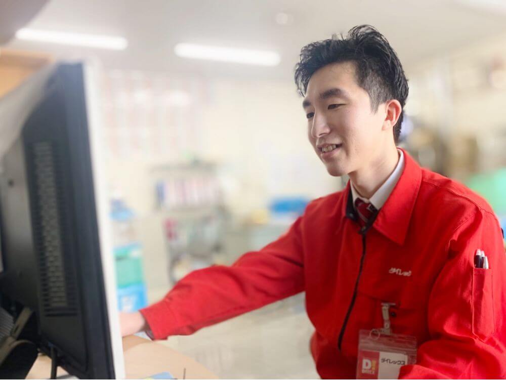 店舗運営職 ( / 2019年入社)